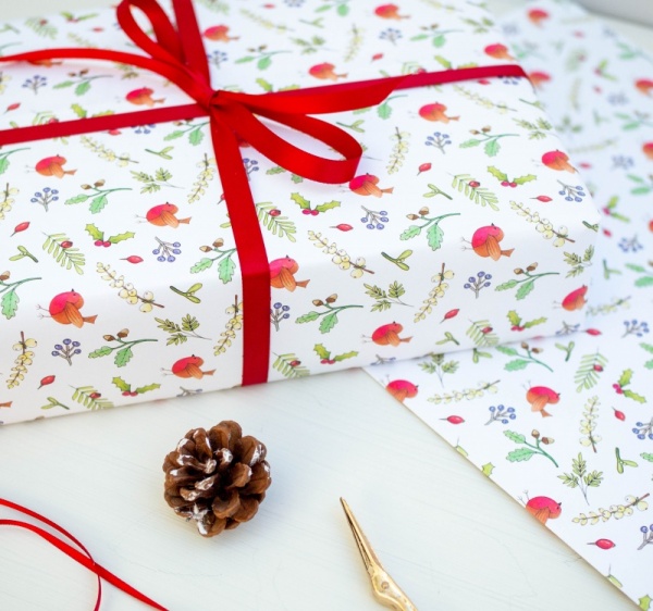 Christmas Wrapping Paper - Robins
